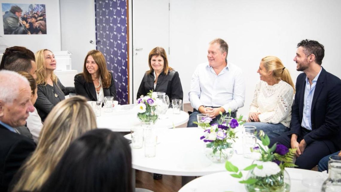 Karina Milei «invitó» a su armada porteña, pero Adorni se quedó en alguno de sus departamentos