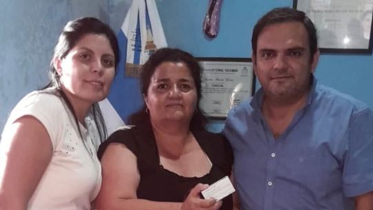 La familia Huesen acumula cargos, mientras regala medicamentos en Tucumán