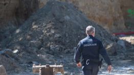 Evacuaron amplia zona en las afueras de París para desmontar una bomba de la Segunda Guerra Mundial...