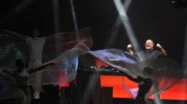 Una multitud recordó a Francisco con música y alegría junto al padre Guillerme en Plaza de Mayo.