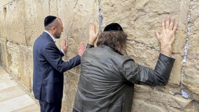 Milei en Israel, en el Muro de los Lamentos.