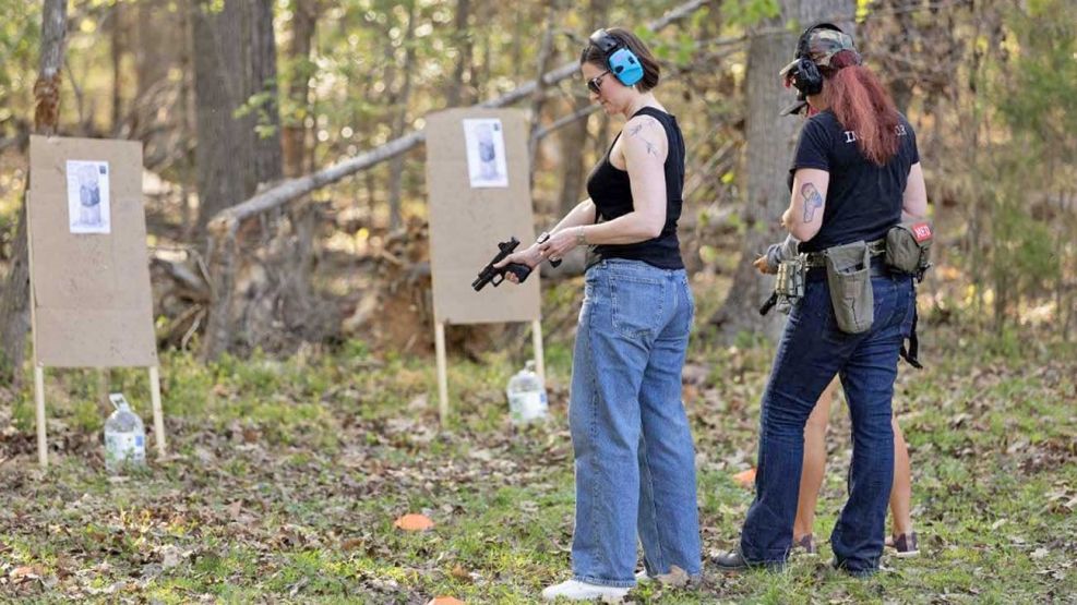 19_04_2026_practica_tiro_clara_elliott_afp_g