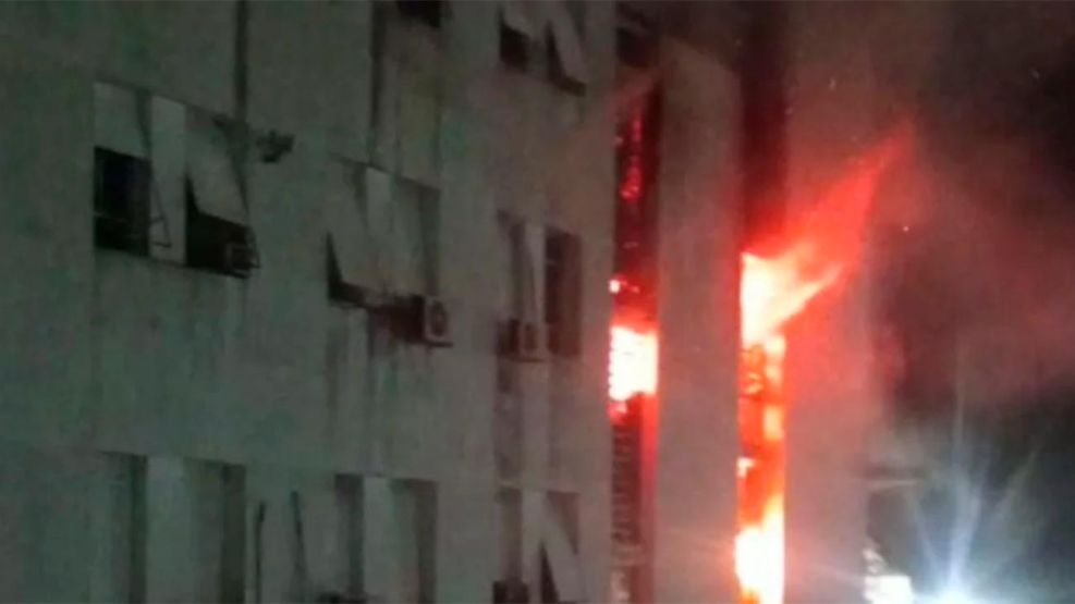 Incendio en el edificio Libertad, sede de la Armada Argentina 19042026