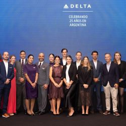 Staff de Delta Airlines.