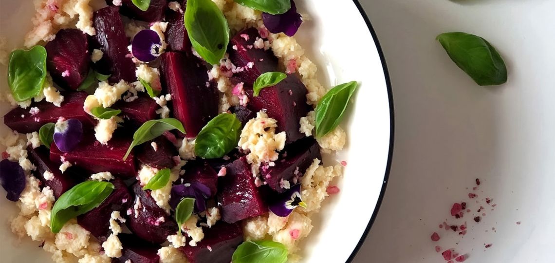 Remolachas a la sal con ricota marinada: la receta simple que eleva lo cotidiano