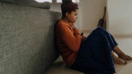 2 técnicas para combatir el estrés y la ansiedad de forma inmediata: tararear y suspirar