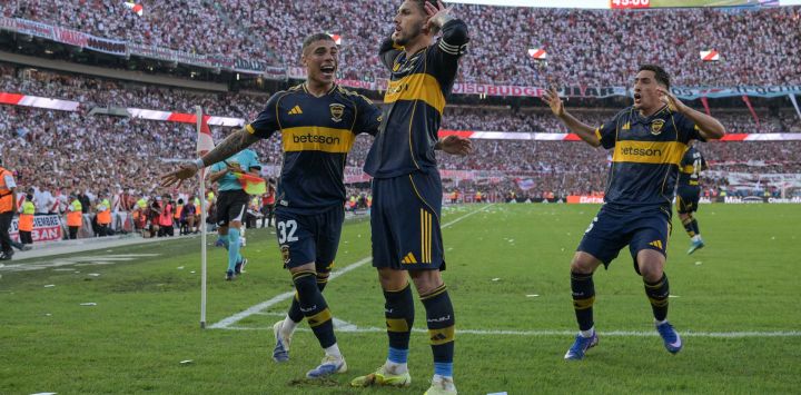 El centrocampista de Boca Juniors, Leandro Paredes, celebra el gol del partido del Torneo Apertura 2026 de la Liga Argentina de Fútbol Profesional entre River Plate y Boca Juniors, disputado en el estadio MAS Monumental de Buenos Aires.