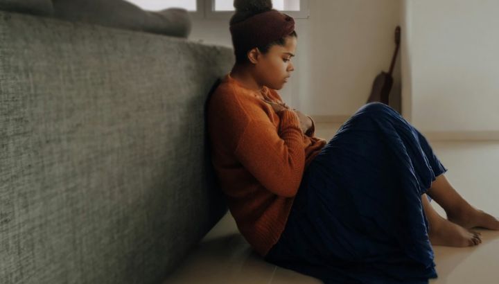 2 técnicas para combatir el estrés y la ansiedad de forma inmediata: tararear y suspirar