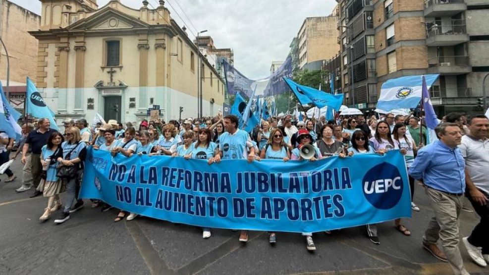 Conflicto docente: tensión y disturbios en la UEPC durante la votación