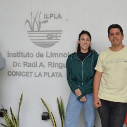 Más allá de la acuicultura, el proyecto abre una puerta muy interesante: la creación de nuevos pesqueros alternativos, especialmente en zonas donde los ambientes naturales son escasos o están muy presionados.