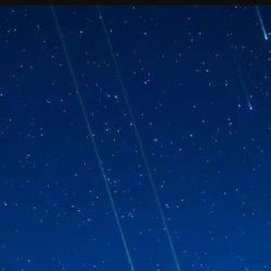 Los meteoros provienen de la constelación de Lyra, que está ubicada en las cercanías de la estrella Vega