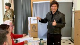 Javier Milei votando en las elecciones legislativas de 2025, en un contexto de cambios en el sistema electoral
