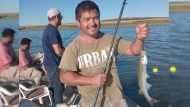 La pesca se afirmó en las últimas semanas, con un pejerrey que ronda entre los 35 y 45 cm, en una actividad que se logra a flote, con aparejos tradicionales de tres boyas, o la famosa línea versátil, un aparejo muy utilizado en las lagunas del oeste bonaerense.