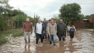 Zdero recorriendo Castelli, una de las más afectadas por las lluvias. 