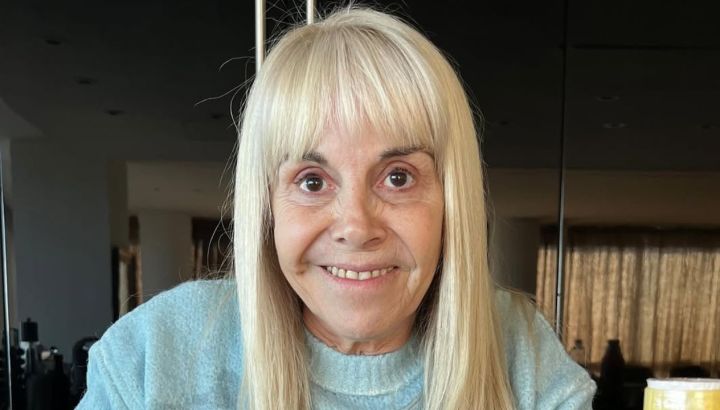 Claudia Villafañe demostró cómo lucir un jean con roturas en mujeres +60