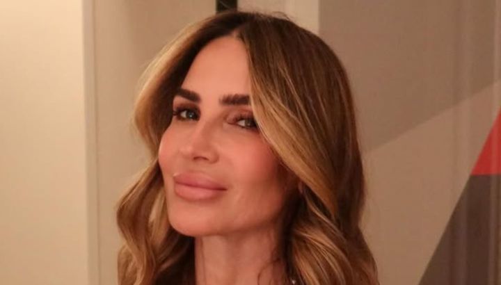 El chaleco de estilo corte inglés con el que María Vázquez apuntó al heritage chic y marcó la tendencia