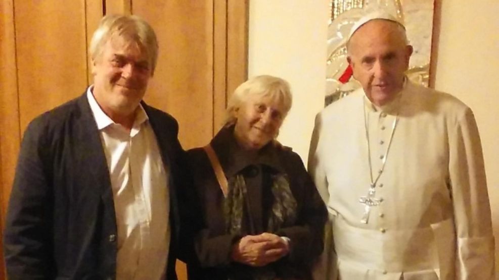 Gustavo Vera, su madre y el Papa Francisco