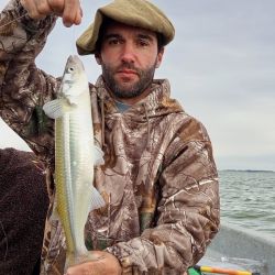 La última quincena de abril ofrece buenos resultados de pesca, aunque el clima no ayuda.