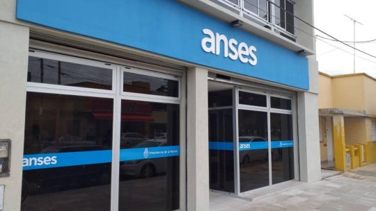 Quiénes son los primeros grupos en cobrar sus haberes de ANSES durante el mes de mayo