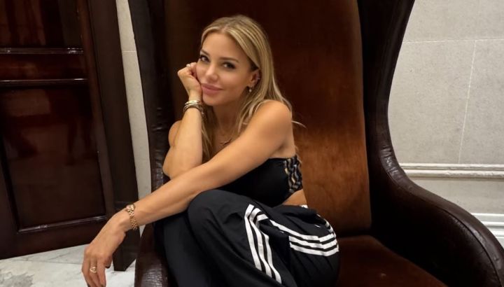 La vanguardista y llamativa obra que tiene Evangelina Anderson en su living