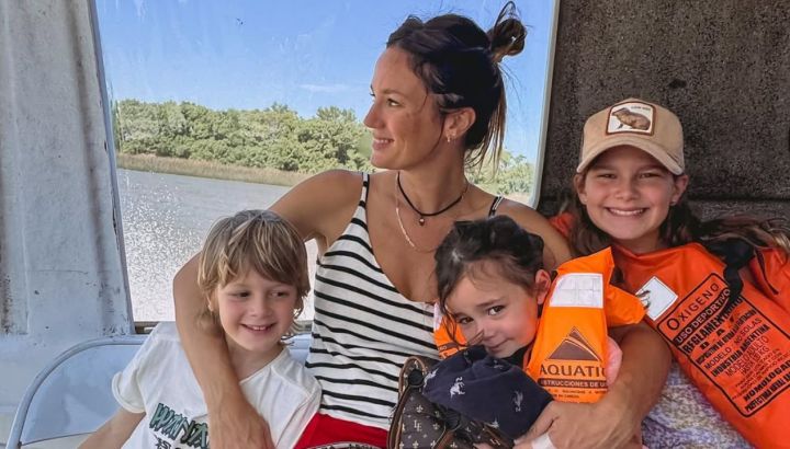Los hijos de Paula Chaves hicieron un conmovedor altar tras la muere de su perro, Moro