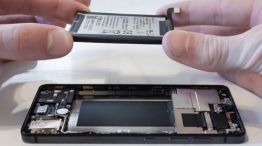 Celulares :fabricantes preparan la vuelta de las baterías removibles.