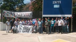 Trabajadores del INTI marcha por los despidos