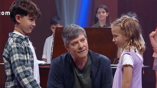 Viral: Pergolini mostró a niños intentando usar aparatos de otra época