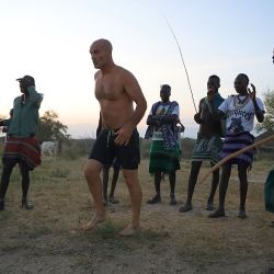 Ed Sttaford descubre y experimenta los rituales ancestrales de las tribus del planeta.