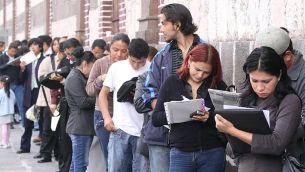 Cordobeses buscan otro empleo para llegar a fin de mes