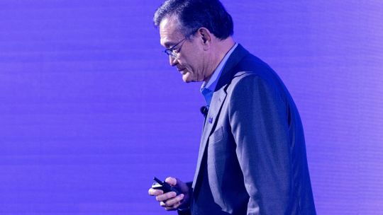 Intel recauda US$ 20.000 millones en venta ampliada de acciones para impulsar su estrategia de IA