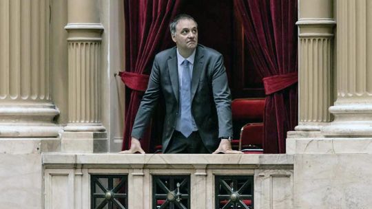 Adorni en el Congreso: cocina un contraataque y evadirá preguntas sobre sus propiedades