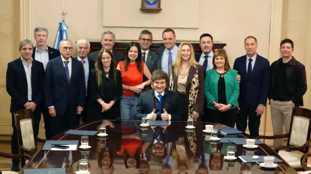 250426_milei_gabinete_ministros_cedoc_g