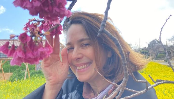 Las mejores fotos de las vacaciones de Laura Novoa en Japón: templos, baños de inmersión y caminatas rodeada de flores 