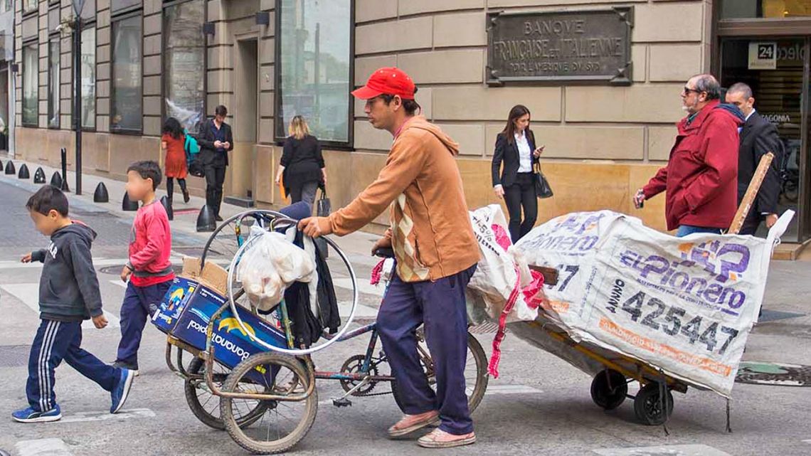 32,9% de niños en hogares bajos en Argentina no tienen amigos