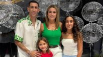 Ángel Di María y Jorgelina Cardoso con sus hijas Mía y Pía