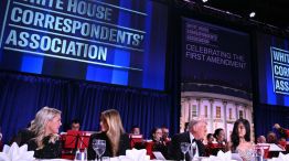 La cabecera de la cena de Trump con corresponsales de la Casa Blanca poco antes de los disparos.