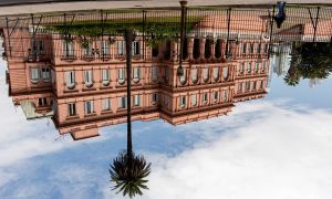 Al revés: Casa Rosada.