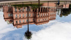 Al revés: Casa Rosada.