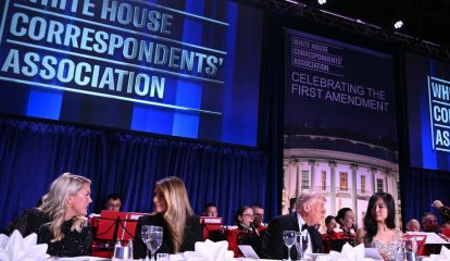 La cabecera de la cena de Trump con corresponsales de la Casa Blanca poco antes de los disparos.