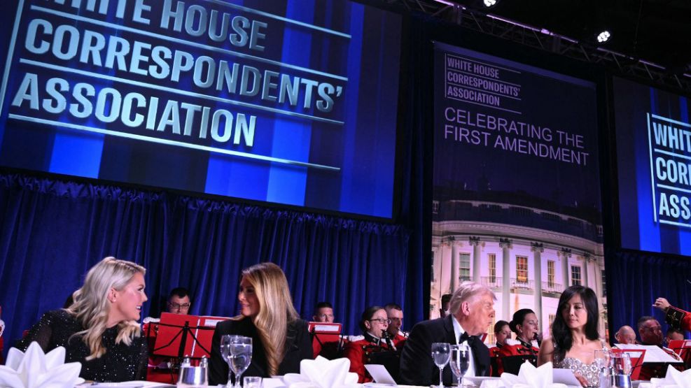 La cabecera de la cena de Trump con corresponsales de la Casa Blanca poco antes de los disparos.