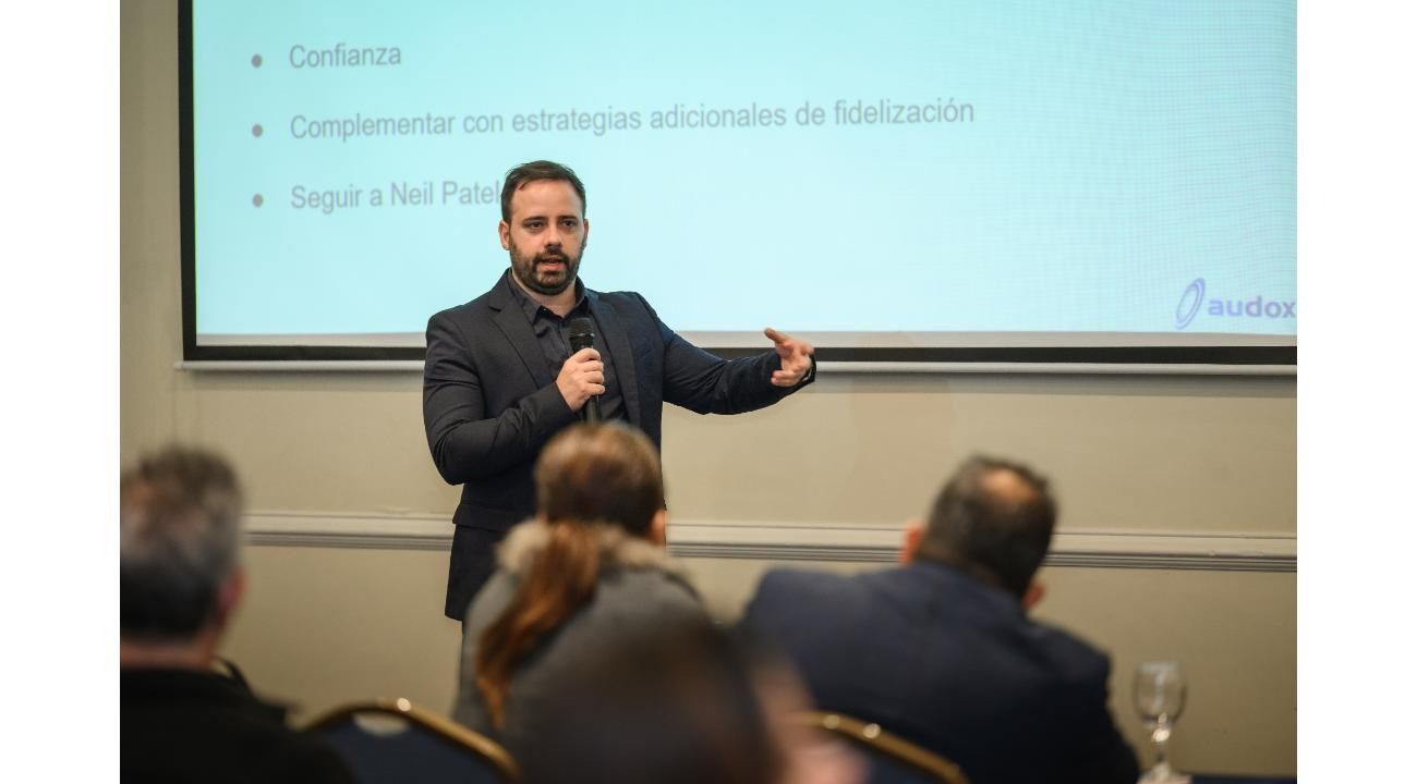 ¿Cómo cambió la competencia en la internacionalización de empresas de servicios B2B?