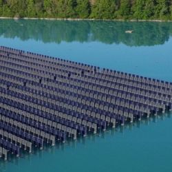  La solución alemana convierte antiguas canteras inundadas en centrales solares productivas, sin comprometer la biodiversidad.