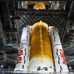 El cohete incluye los tanques de hidrógeno y oxígeno líquido, el intertanque y la estructura frontal, componentes esenciales para el funcionamiento del sistema.