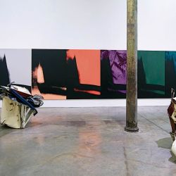 Obras de Andy Warhol y Jhon Chamberlain. | Foto:Gentileza Proa