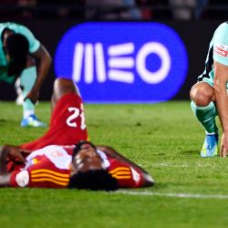 El defensor griego del Sporting de Lisboa, Georgios Vagiannidis, reacciona al final del partido de fútbol de la liga portuguesa entre AVS Futebol SAD y Sporting CP en el estadio CD Aves de Vila das Aves. | Foto:MIGUEL LEMOS / AFP