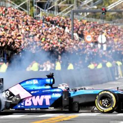 El piloto argentino de Fórmula 1, Franco Colapinto, participa en una exhibición a bordo de un Alpine Lotus E20 en Buenos Aires, antes del Gran Premio de Miami. | Foto:Pablo Cuarterolo