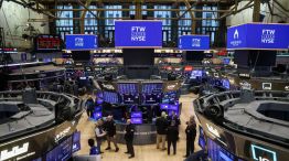Nasdaq 100 Sinks Into Correction As Big Tech Keeps Falling