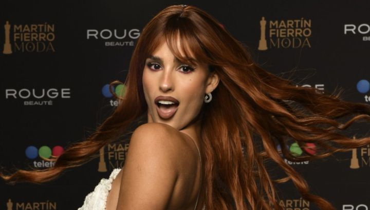 Las mejores fotos de Juli Poggio de su look homenaje a Susana Giménez en los Martín Fierro de la Moda