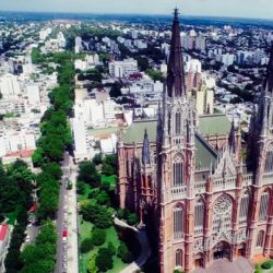 La iniciativa busca declarar patrimonio cultural de la provincia a 11 lugares emblemáticos de la capital bonaerense.